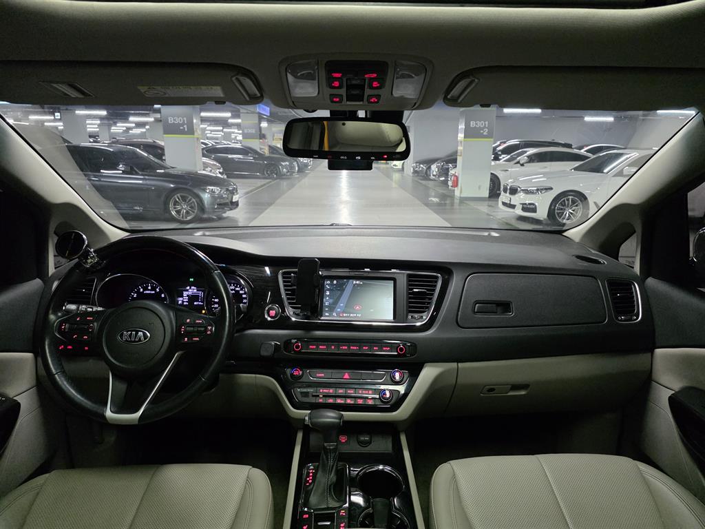 Kia Carnival — photo 07
