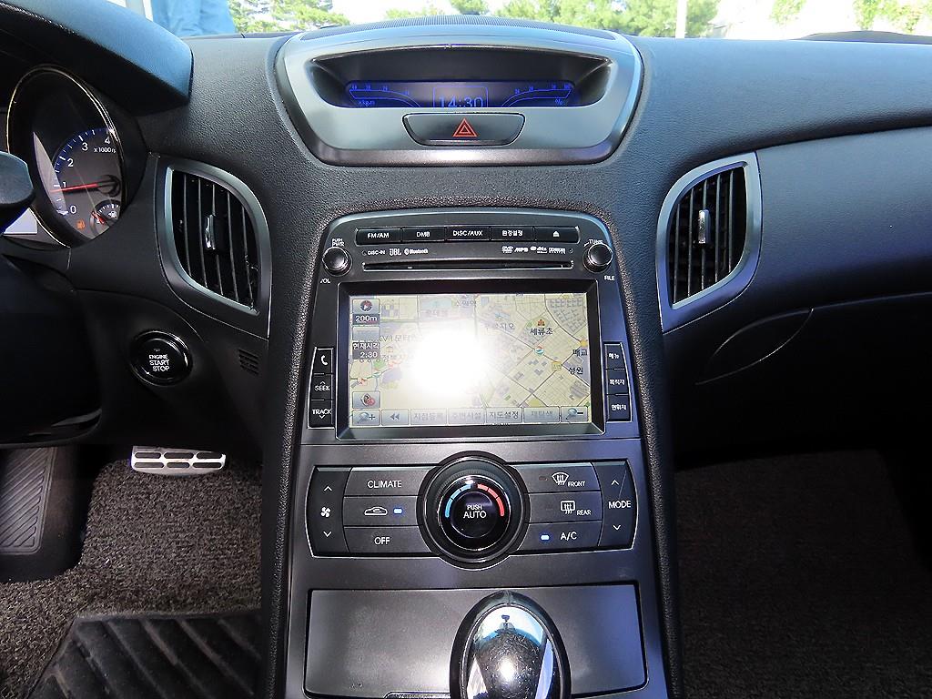 Hyundai Genesis — photo 13