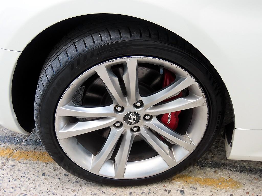 Hyundai Genesis — photo 18