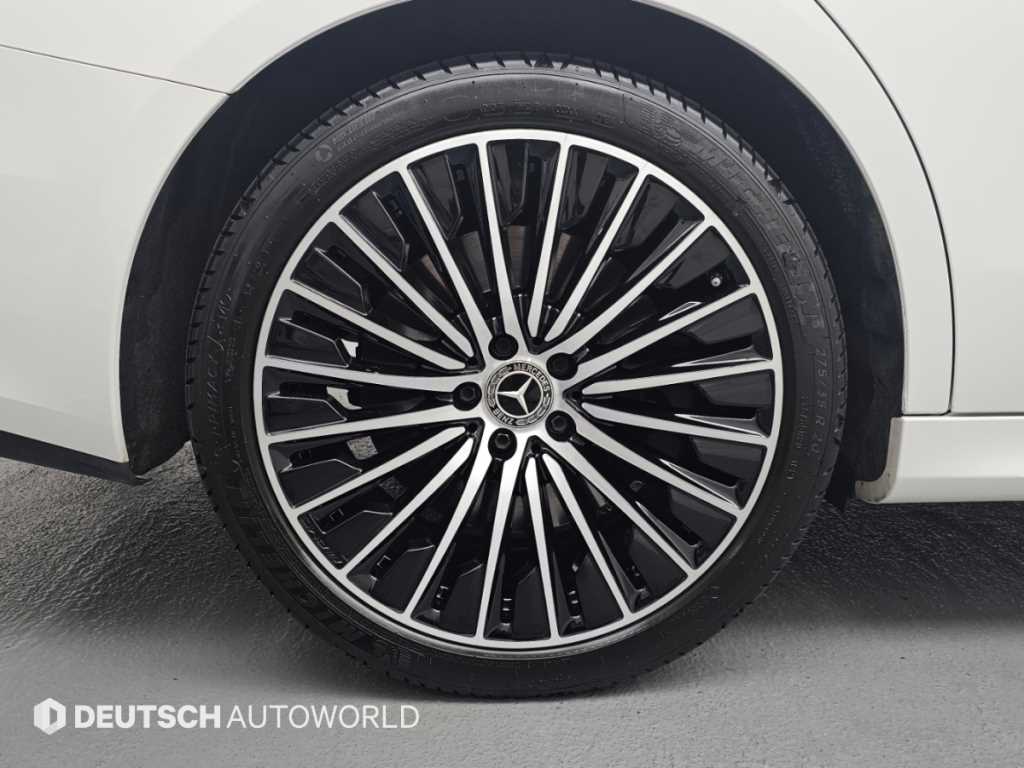 Mercedes-Benz E-Class — photo 05