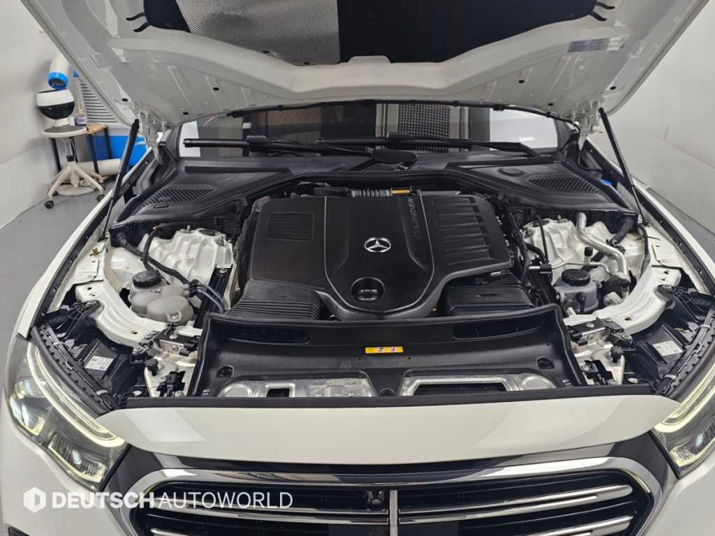 Mercedes-Benz E-Class — photo 06