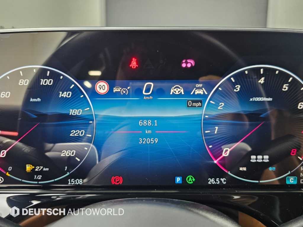 Mercedes-Benz E-Class — photo 08