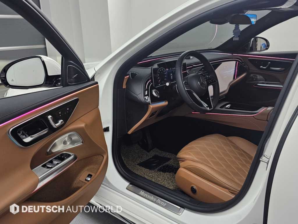 Mercedes-Benz E-Class — photo 11