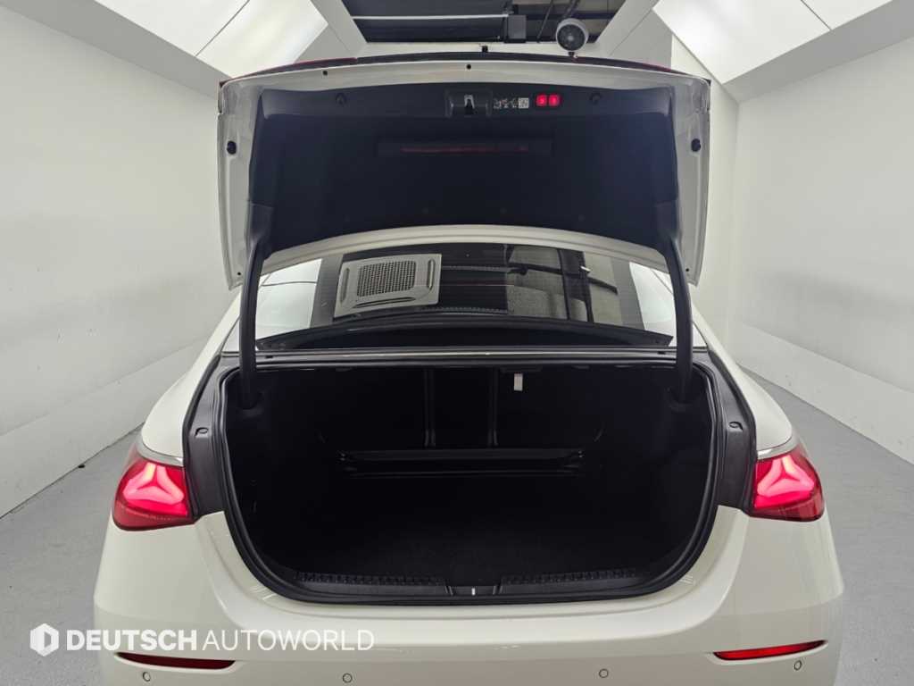 Mercedes-Benz E-Class — photo 19