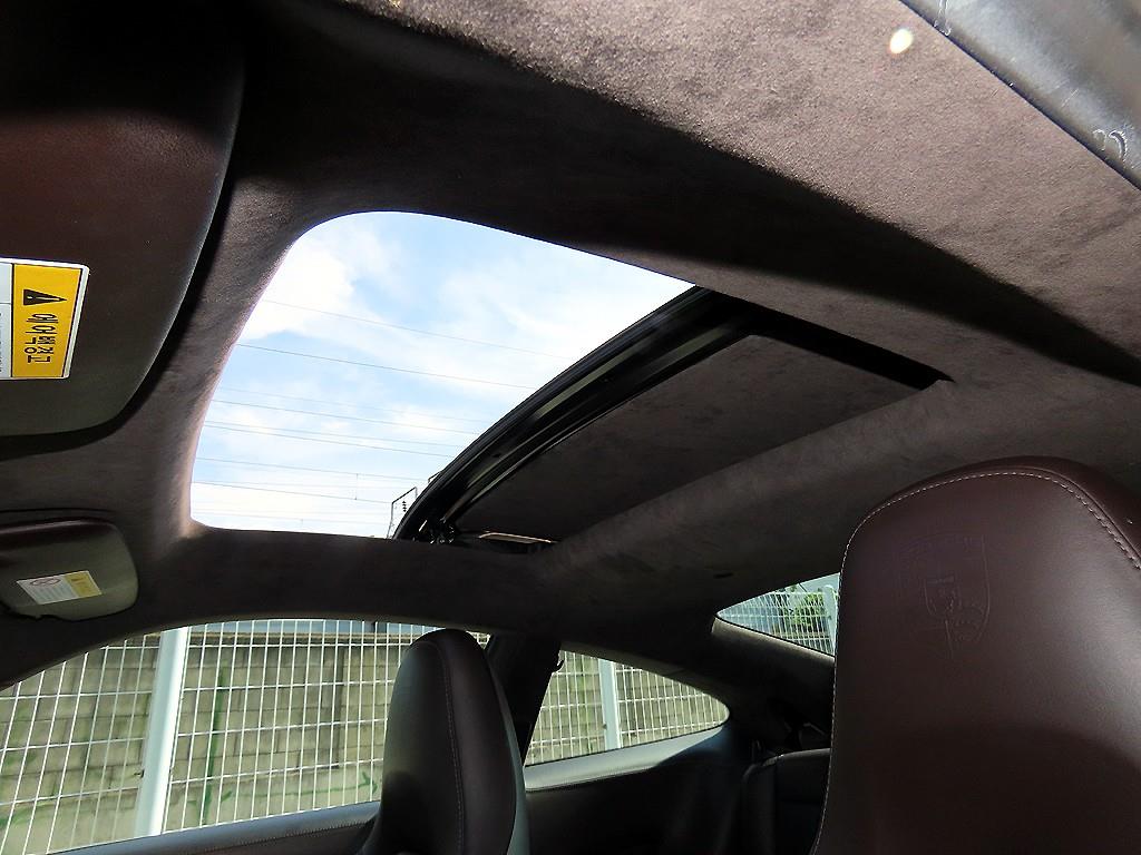 Porsche 911 — photo 17