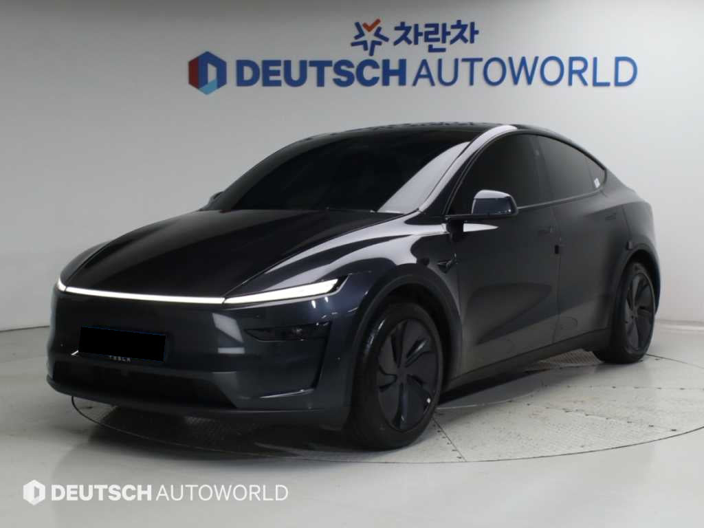 Tesla Model Y — photo 01