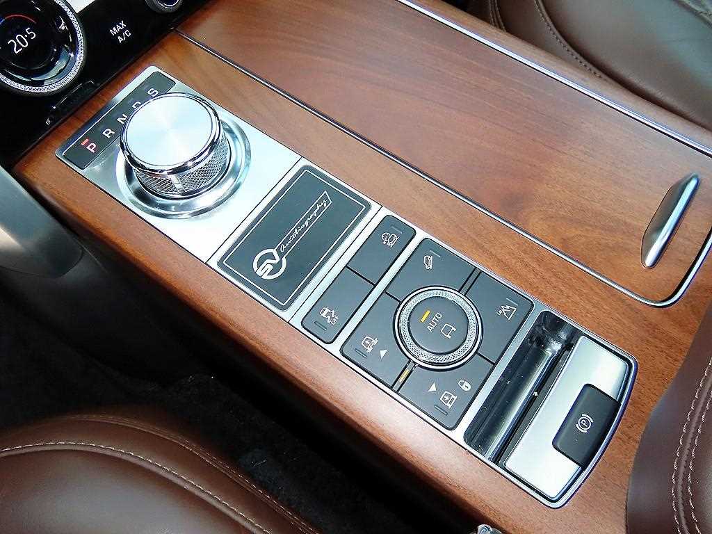 Land Rover Range Rover — photo 11