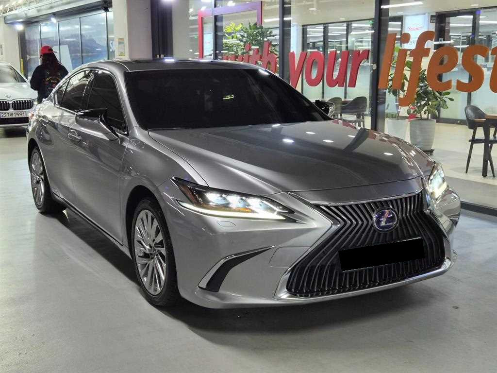 Lexus ES — photo 01