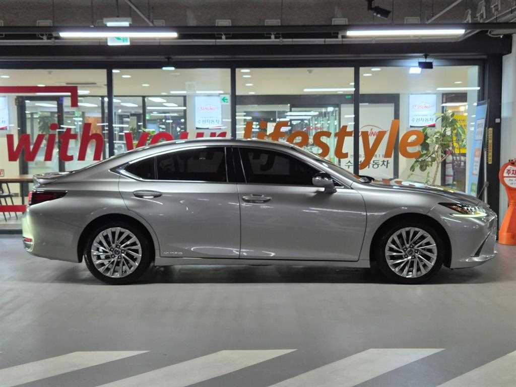 Lexus ES — photo 03