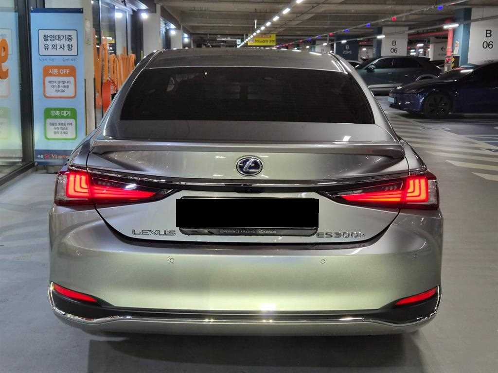 Lexus ES — photo 05