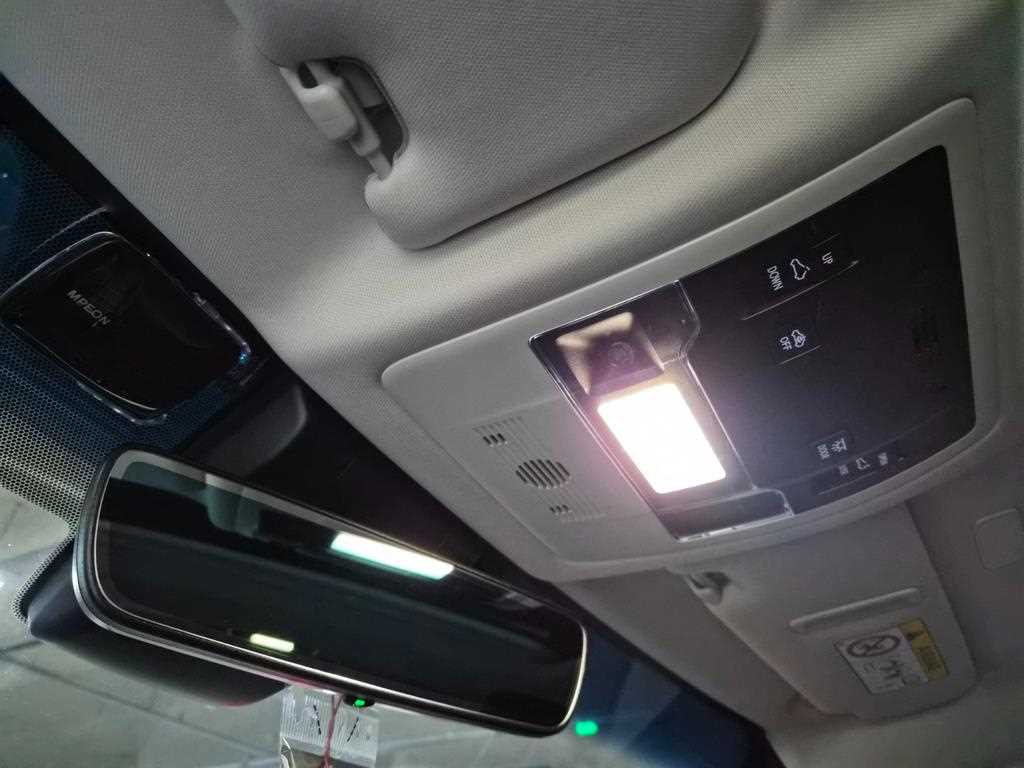 Lexus ES — photo 18