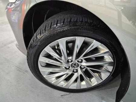 Lexus ES — photo 20