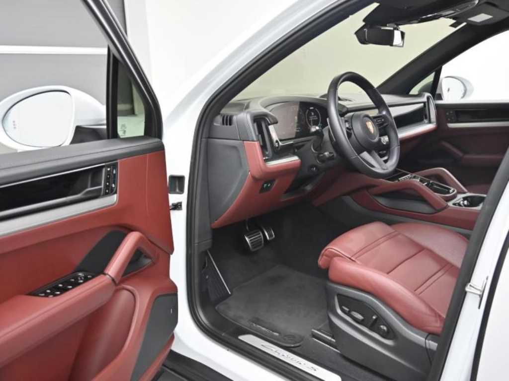 Porsche Cayenne — photo 11