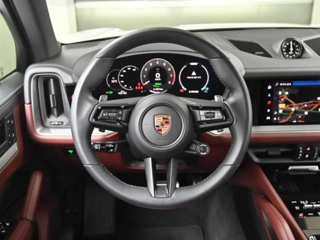 Porsche Cayenne — photo 13