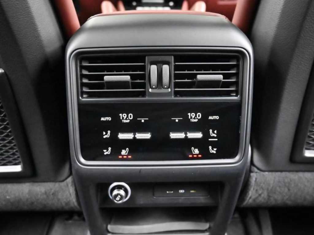 Porsche Cayenne — photo 16