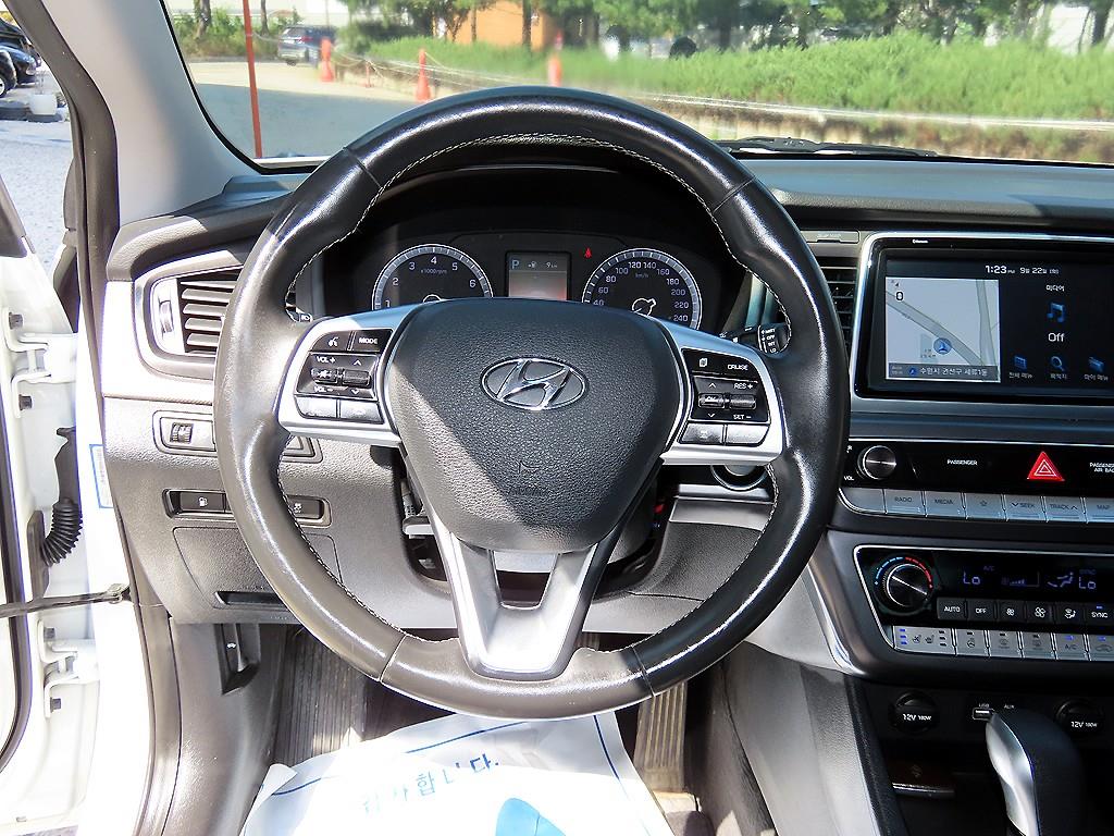 Hyundai Sonata — photo 08