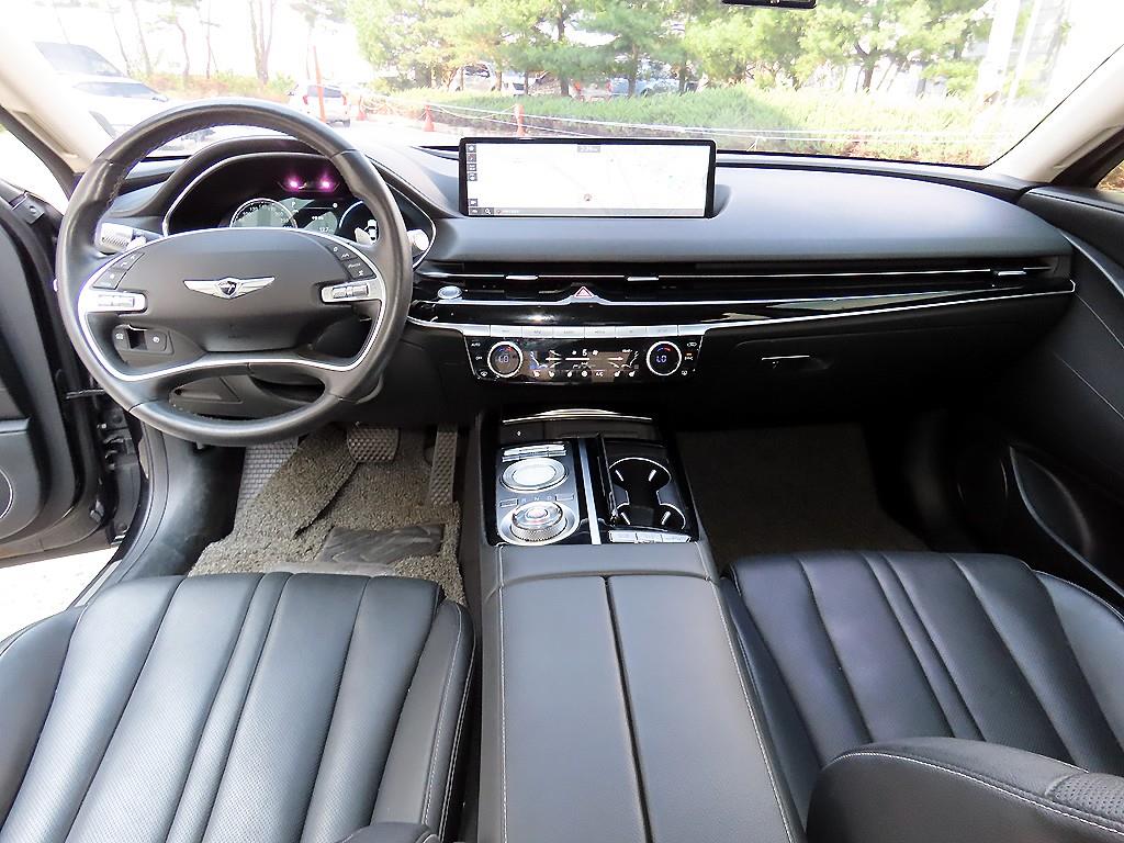 Genesis G80 — photo 07