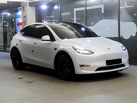 Tesla Model Y — photo 01