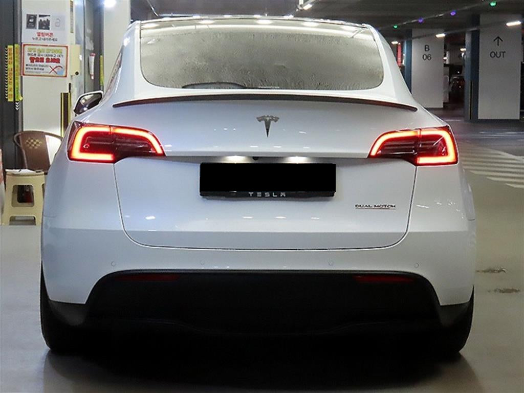 Tesla Model Y — photo 05