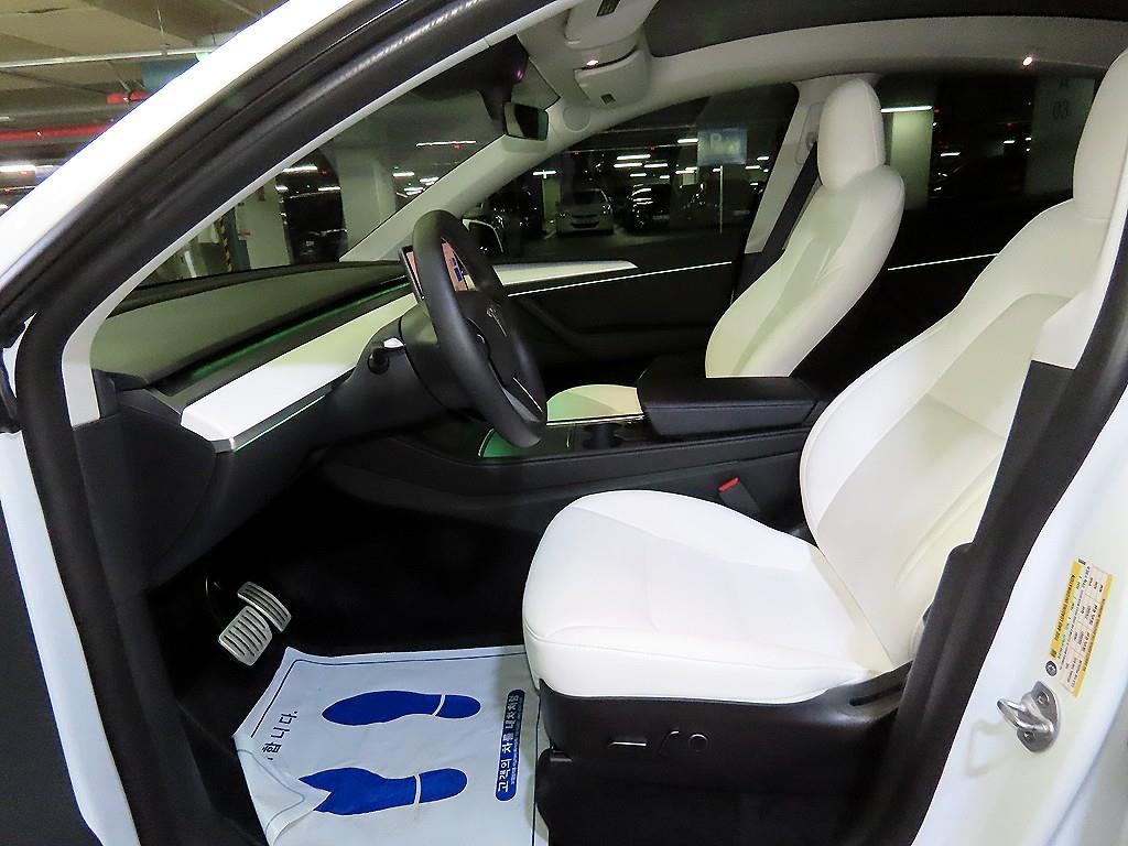 Tesla Model Y — photo 06