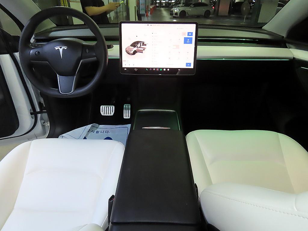 Tesla Model Y — photo 10