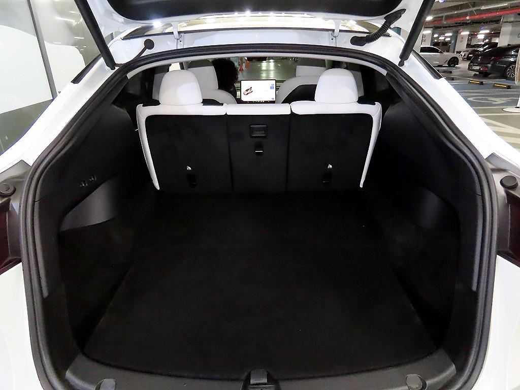 Tesla Model Y — photo 19