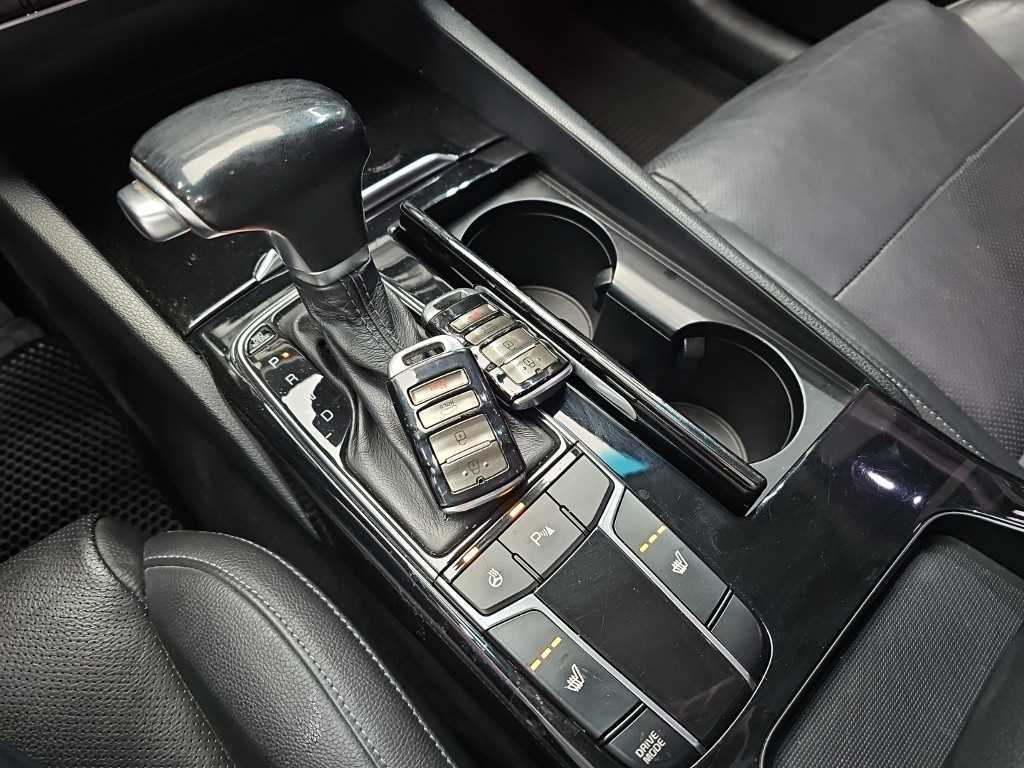 Kia K7 — photo 08
