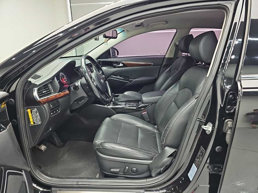 Kia K7 — photo 11