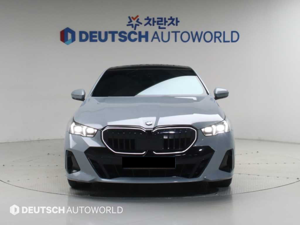 BMW 5-Series — photo 03