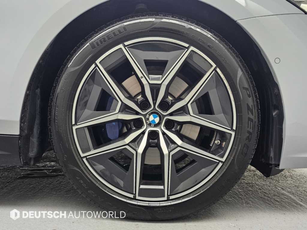 BMW 5-Series — photo 05