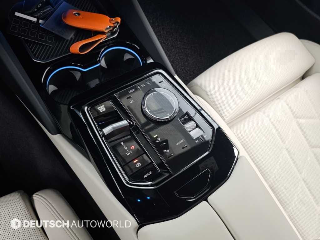 BMW 5-Series — photo 09