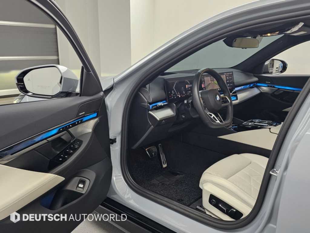 BMW 5-Series — photo 11