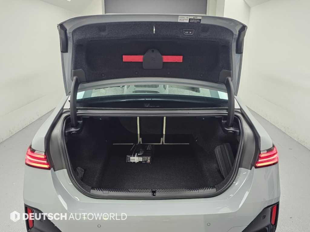 BMW 5-Series — photo 19