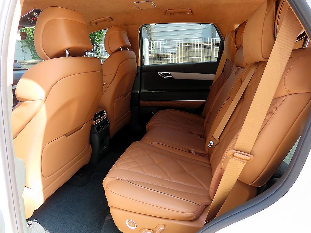 Genesis GV80 — photo 06