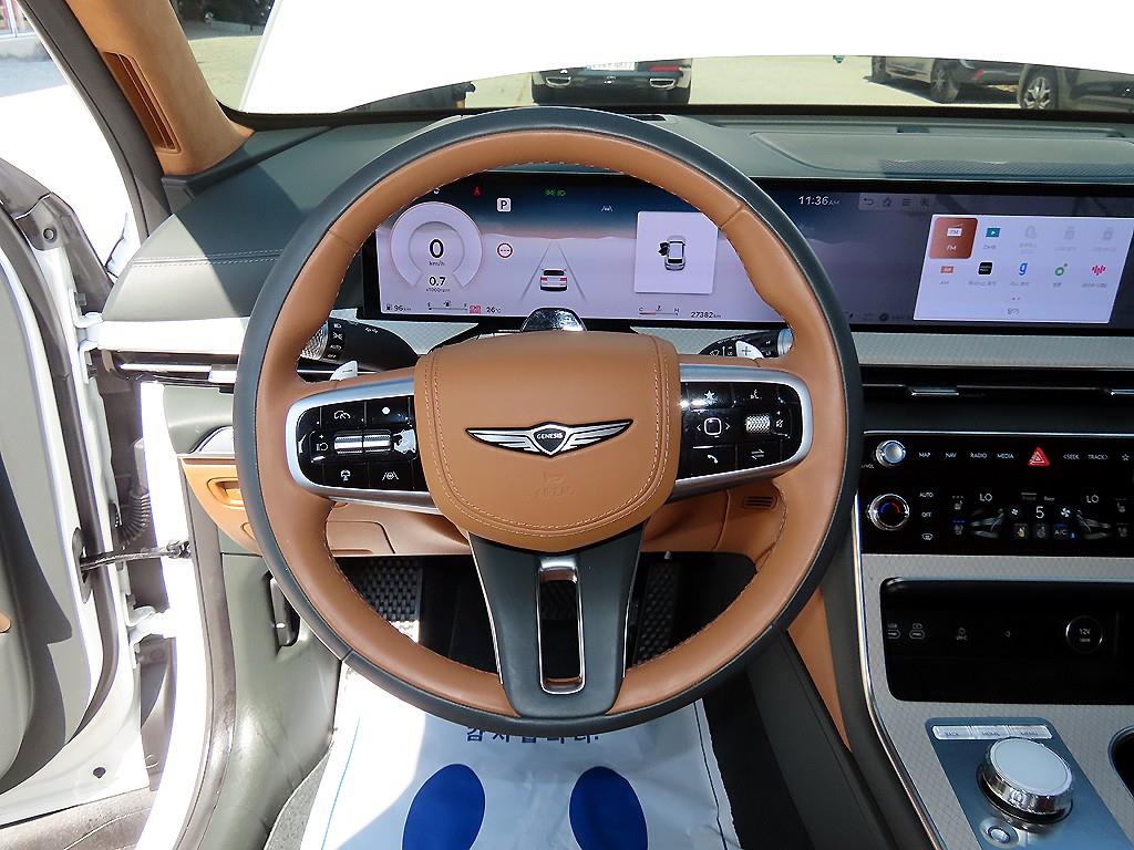 Genesis GV80 — photo 08