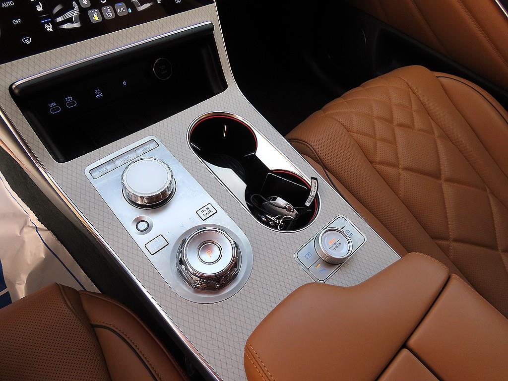 Genesis GV80 — photo 11