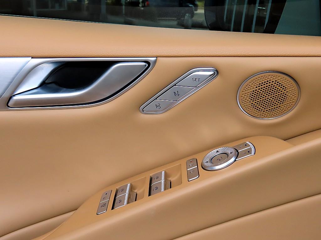 Genesis G80 — photo 12