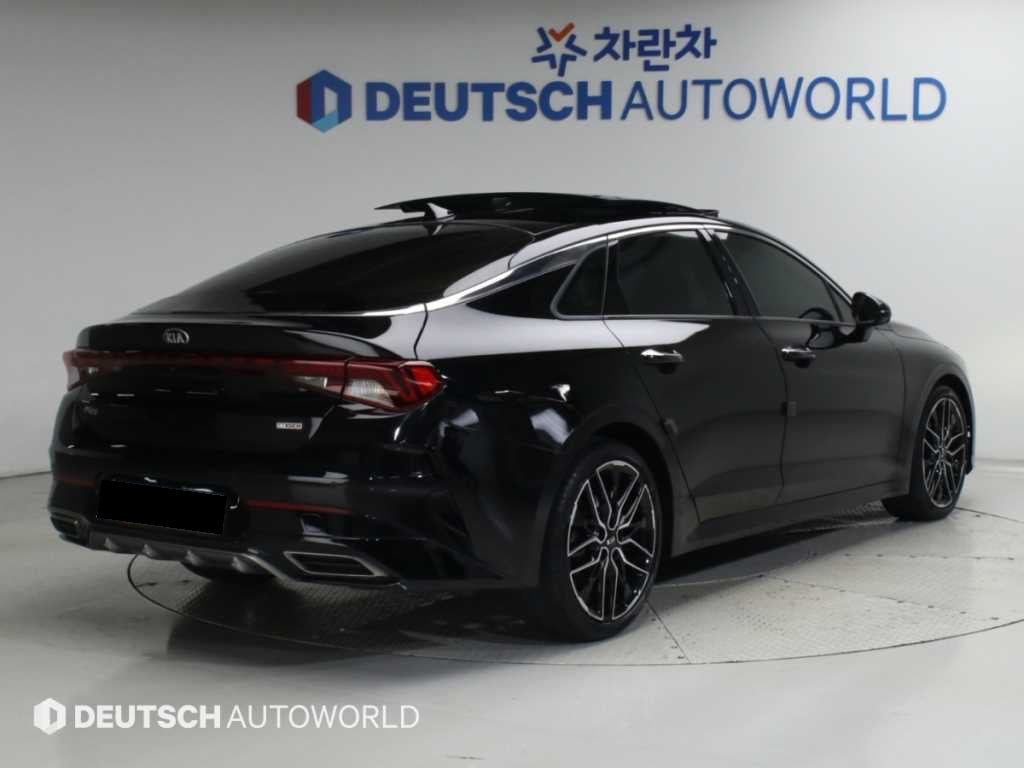 Kia K5 — photo 02