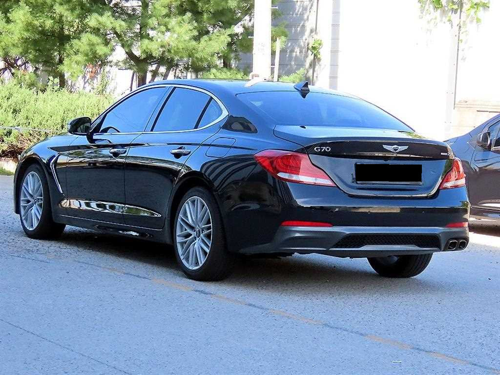 Genesis G70 — photo 03