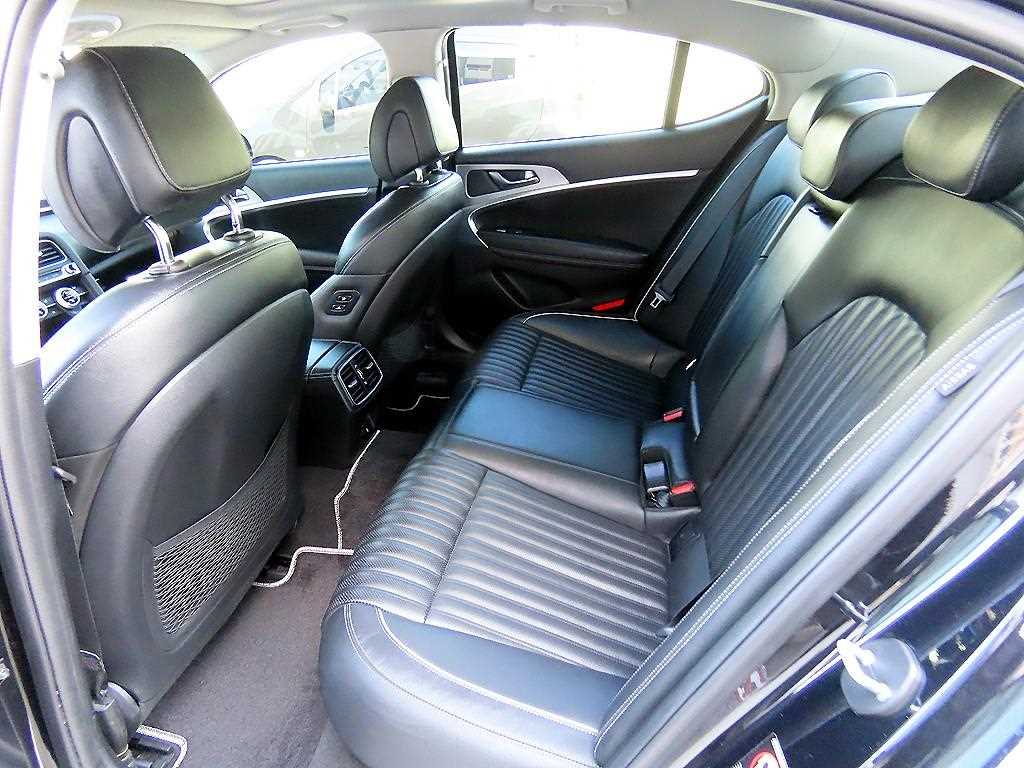 Genesis G70 — photo 06