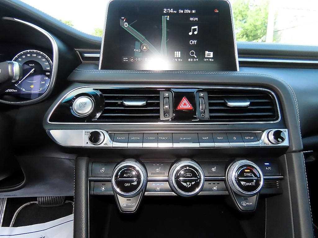 Genesis G70 — photo 13