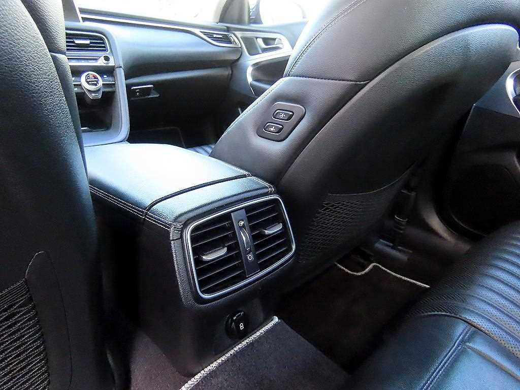 Genesis G70 — photo 15