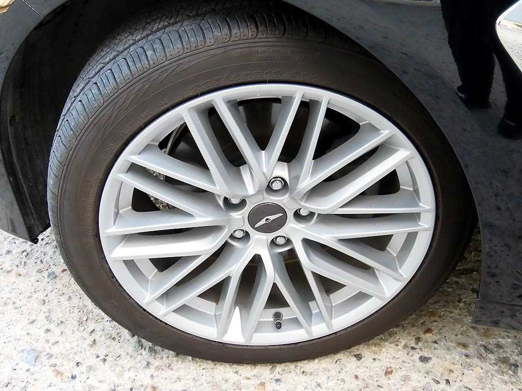Genesis G70 — photo 20