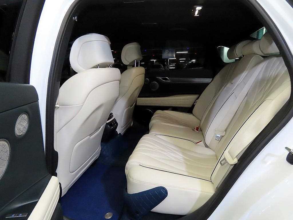Genesis G80 — photo 08