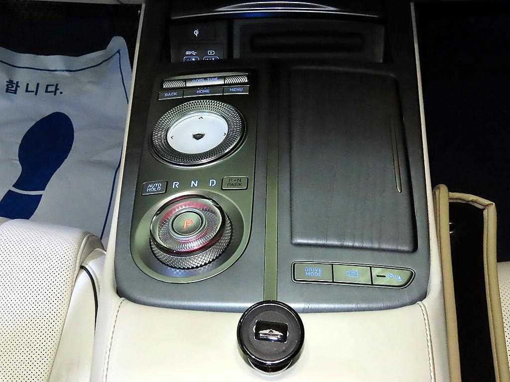 Genesis G80 — photo 12