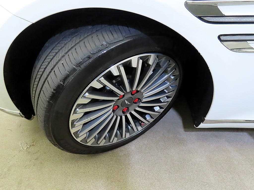 Genesis G80 — photo 20