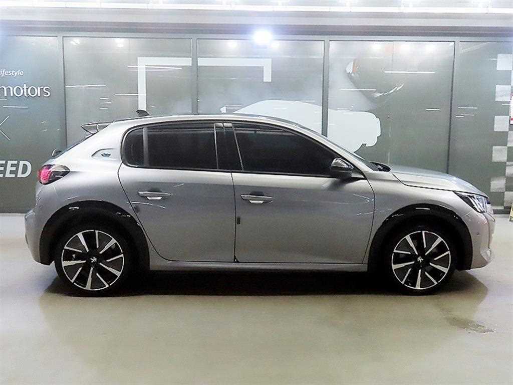 Peugeot 208 — photo 03