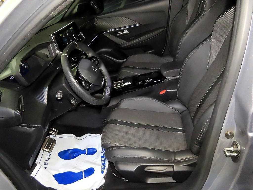 Peugeot 208 — photo 06
