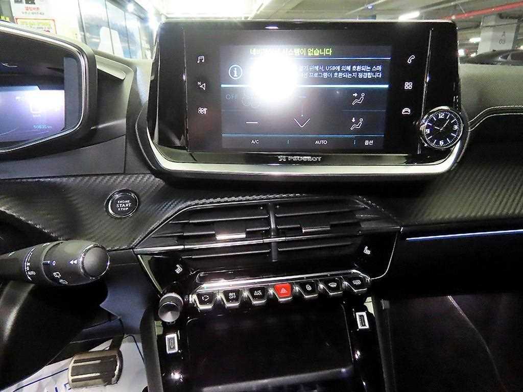 Peugeot 208 — photo 11