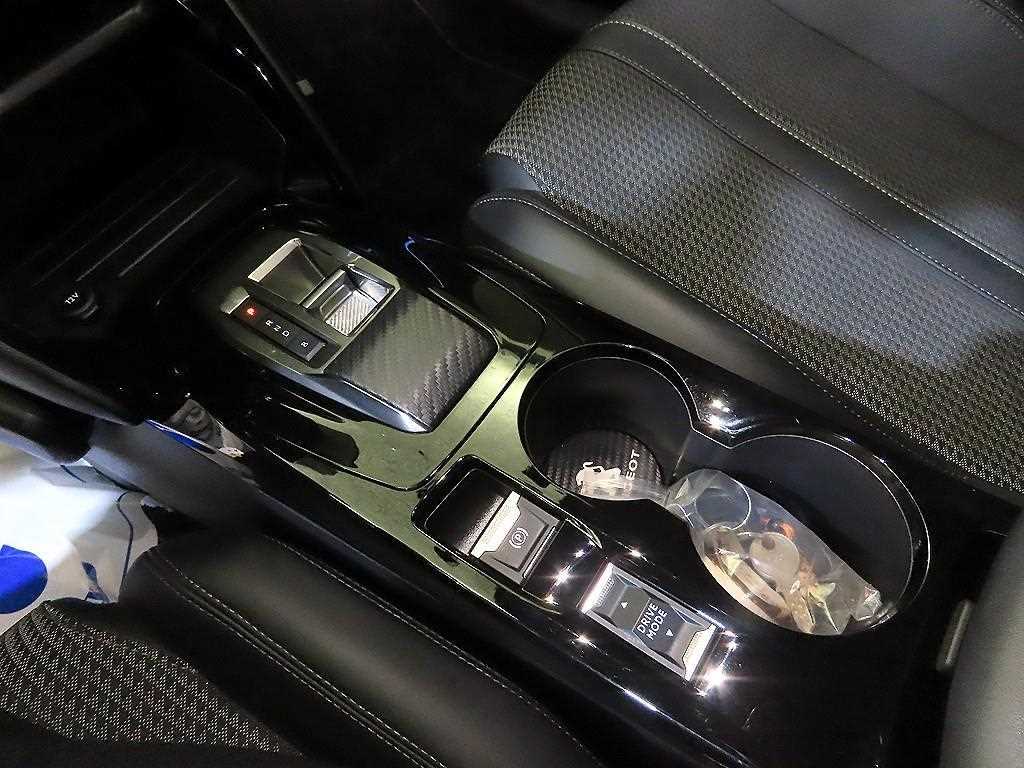 Peugeot 208 — photo 12